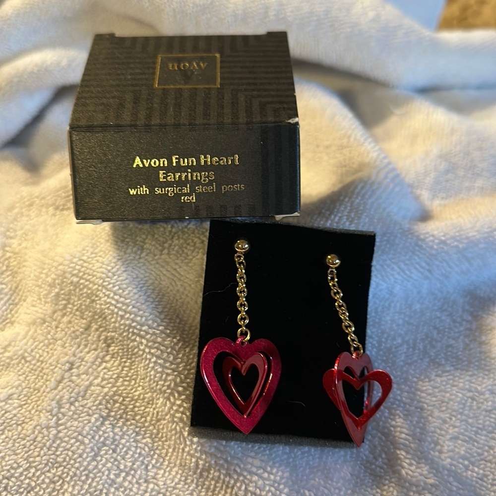 Avon Vintage 1992 Fun Heart Earrings 3D